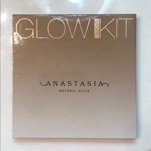 Anastasia Beverly Hills Glow Kit in Sun Dipped